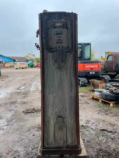 Sales Master, gasoline dispenser Model 176 Missing top crown & trim mouldings $2500.00 306-435-7458