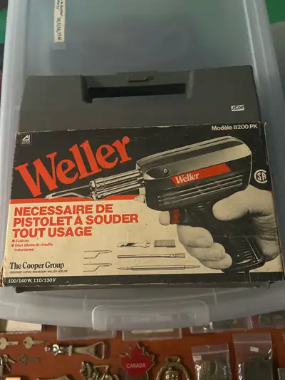This vintage Weller 8200 PK soldering gun kit includes everything needed for soldering tasks, comple...