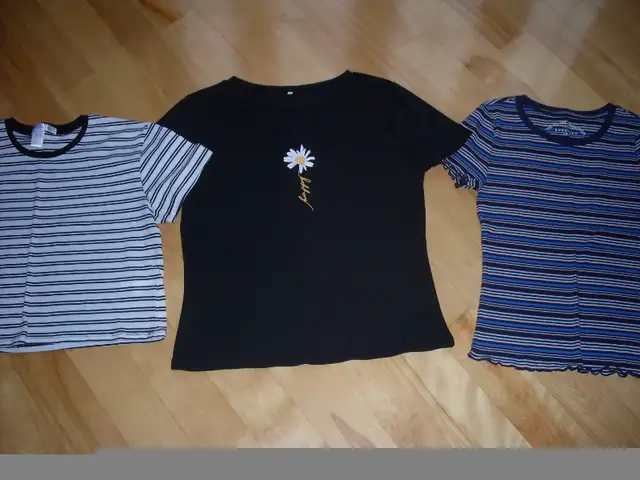 Chandails Neufs grandeur adolescente médium Fille 12 ans -14 ans in Kids & Youth in Longueuil / South Shore - Image 3