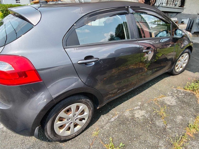 Kia Rio 2013 Hatchback — photo 2