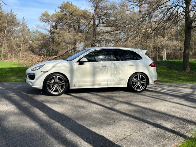  2012 Porsche Cayenne S in Cars & Trucks in Mississauga / Peel Region - Image 2