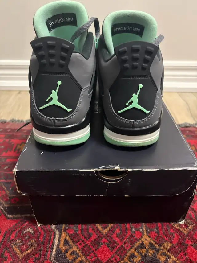 Jordan 4 Green Glow in Men's Shoes in Markham / York Region - Image 5