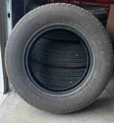 4 tires like new, only 1400 kms on them