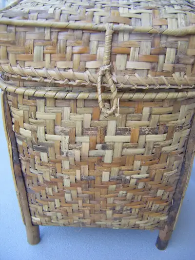 basket , wicker , lid , storage basket , with legs , smaller basket. 14 tall ,9x7in on the lid ,11de...