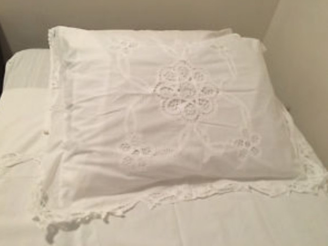 6 Piece Bedding Set for a Single Bed in Bedding in Vancouver
