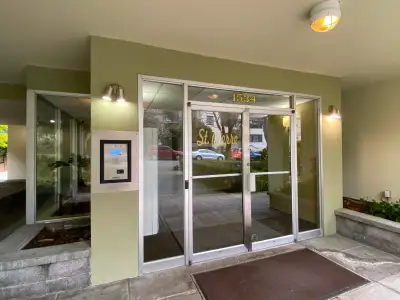west end 1B1B apartment for rent