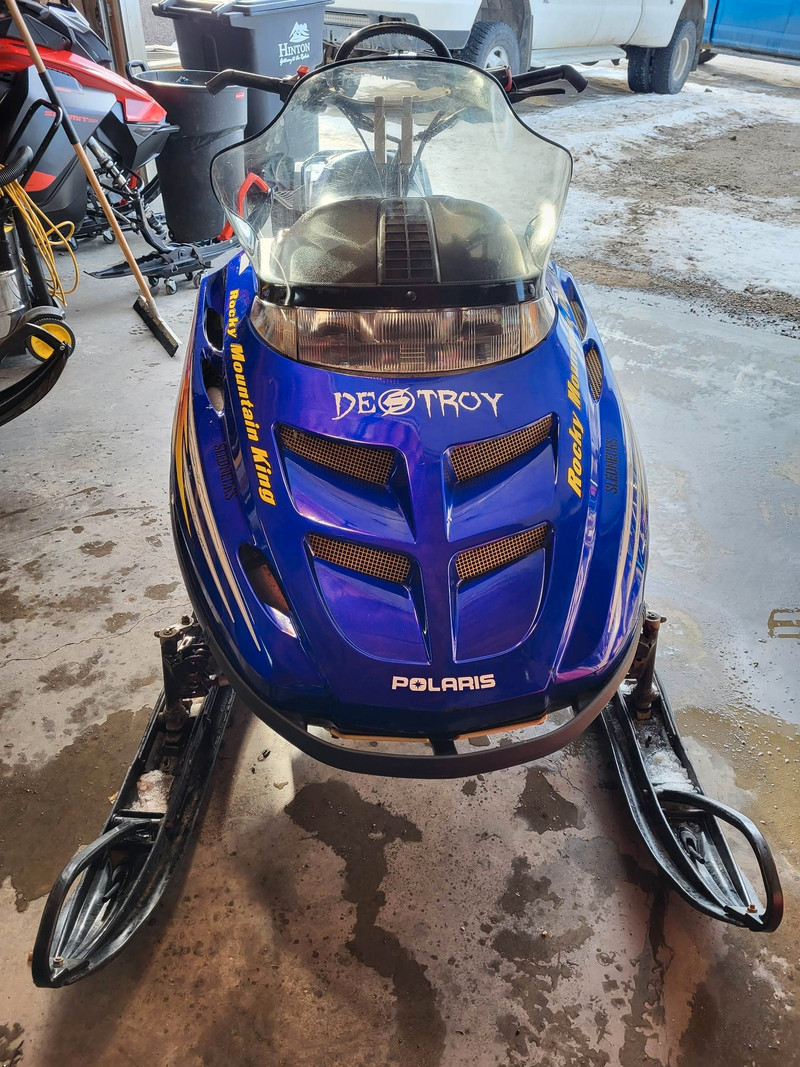 2001 Polaris RMK 700 Snowmobiles Edmonton Kijiji