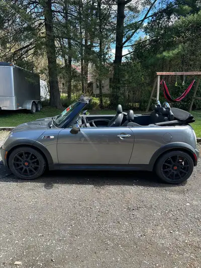 Mini Cooper S 2005 décapotable/ convertible , 178 000 kilomètres Intérieur en cuir ( aucune déchirur...