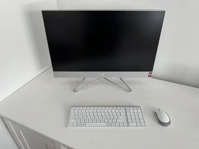 White HP All In One PC Computer in Desktop Computers in City of Toronto - Image 2