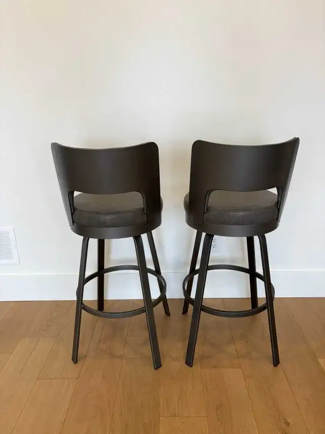 Grey Leather Bar Stools x 2  in Chairs & Recliners in Markham / York Region - Image 4