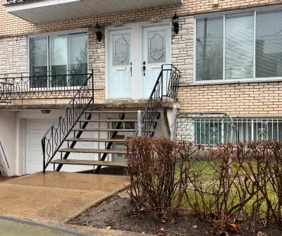 5 ½ Rénové à Anjou ( Haut De Duplex)