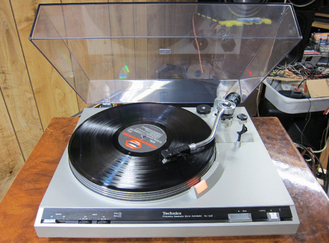 TECHNICS SL-220 TURNTABLE 1978 ADC QLM 34 MK III CARTRIDGE in Stereo Systems & Home Theatre in Ottawa - Image 3