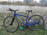 Devinci 16 inch frame hybrid bike