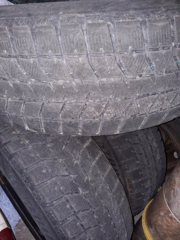 Four 195/65R15 Blizzak snow tires on steel rims, used in Tires & Rims in Mississauga / Peel Region - Image 3