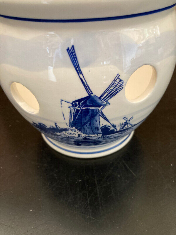Dutch Delft Blue Pottery in Arts & Collectibles in Red Deer - Image 3