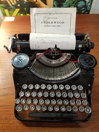 Antique Typewriters Underwood junior portable 