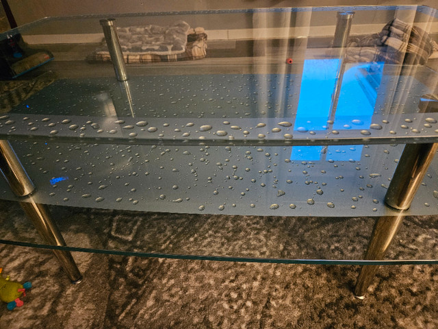 Glass water drip coffee table - almost mint condition in Coffee Tables in Fort St. John - Image 4