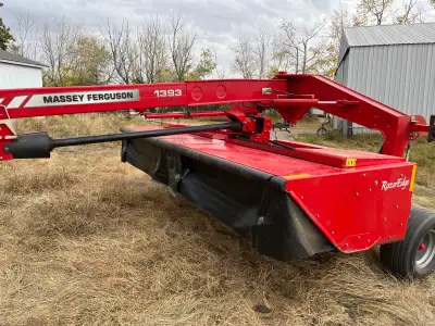 For sale Massey Ferguson/ Hesston 1393 discbine. Quick change knives, High stubble kit, Light kit, D...