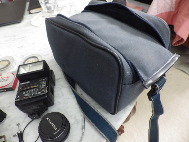MX  PENTAX SLR CAMERA  WITH  MANY  EXTRAS    175 $ in Cameras & Camcorders in Thunder Bay - Image 4
