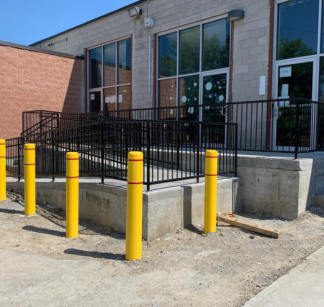 Cantilever/Commercial Gates and Bollards in Other in Mississauga / Peel Region - Image 3