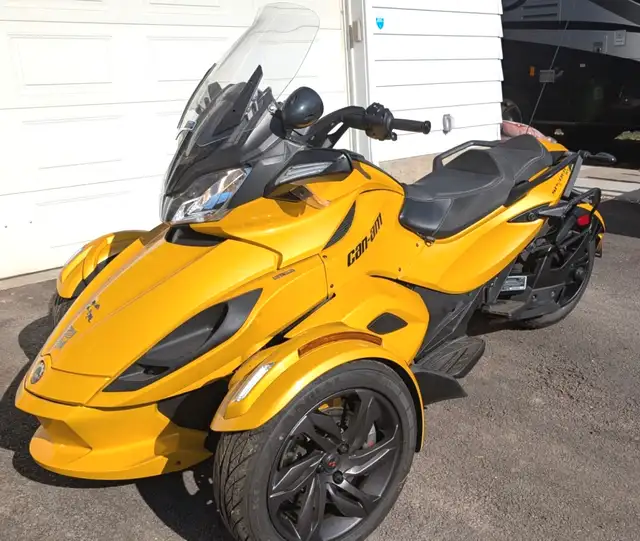 2013 Can-Am Spyder ST-S - SE-5 (Reduced) in Street, Cruisers & Choppers in Edmonton - Image 6