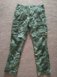 Ladies camouflage pattern pants