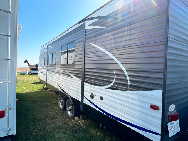 2017 Dutchmen Aspen Trail 27’ in Travel Trailers & Campers in Lethbridge - Image 2