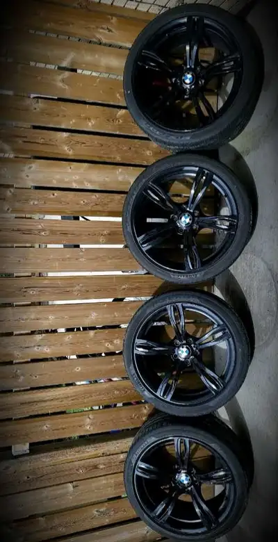 265 40 20 front 295 40 20 rear 5x 120mm Price negotiable reasonable offer ⭐⭐SUMMER SEASON RUBBER. 95...