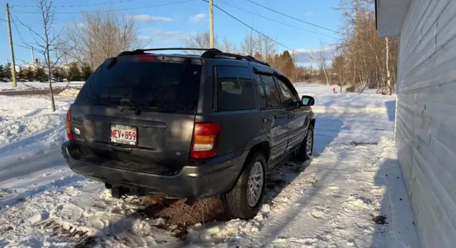 2004 Grand Jeep Cherokee  in Other in Moncton - Image 8