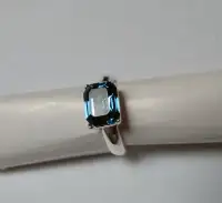 Vintage Ring Silver tone, Blue faceted Crystal