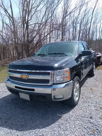 This 2013 Chevrolet Silverado 1500 LT 4x4 is ready for anything, It's mechanically sound it, ive own...