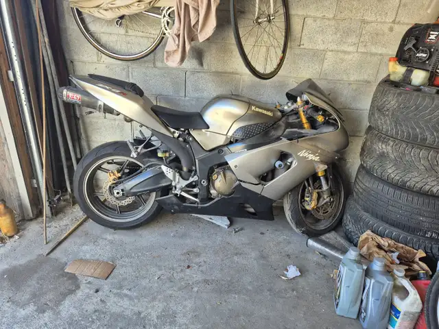 Kawasaki 636 Zx6r 2006 part out in Sport Bikes in City of Toronto - Image 4