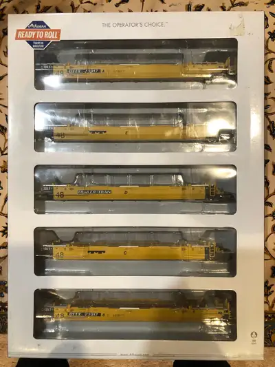 SOLD Ho scale Athearn RTR well car, doesn’t seem to have any damages, solding as is, 100$ firm Shipp...