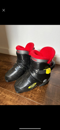 Kids ski boots
