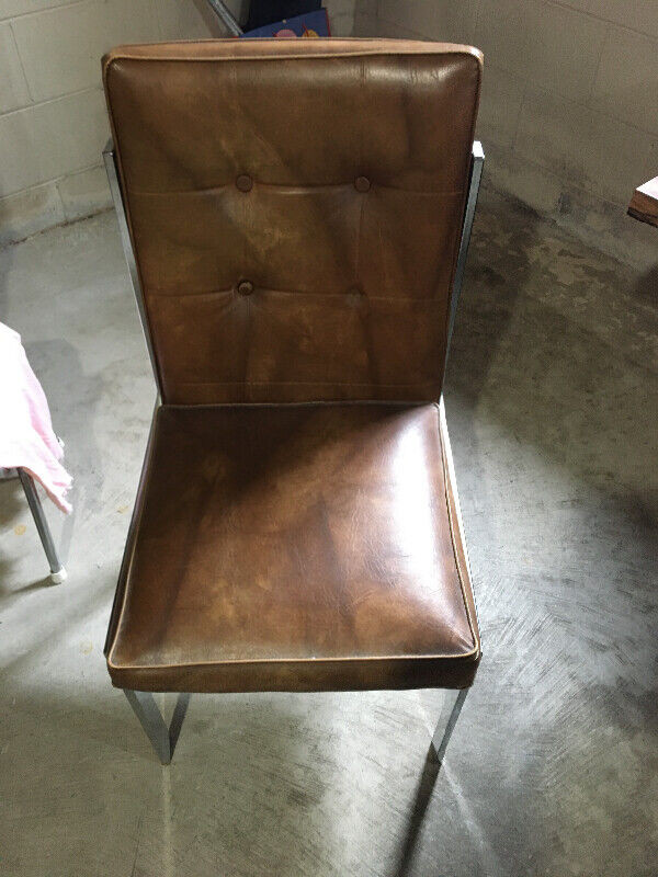 1970’s vintage small kitchen table metal frame with 3 chairs in Arts & Collectibles in Mississauga / Peel Region - Image 3