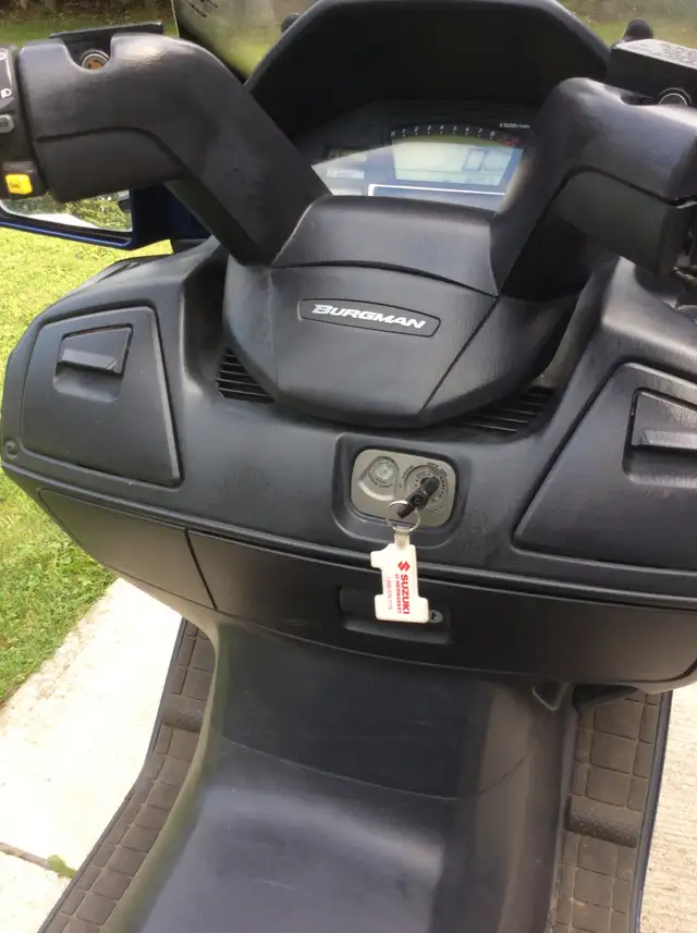 Suzuki Burgman 650 for sale in Scooters & Pocket Bikes in City of Toronto - Image 6