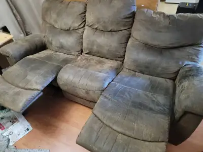 RECLINING SOFA LA-Z-BOY FREE, View more