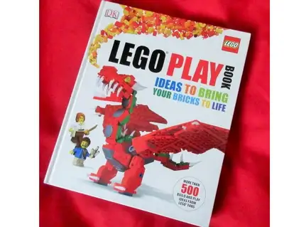 LEGO PLAY BOOK packed with inspiring models and descriptive ideas from LEGO fan builders. Nice large...