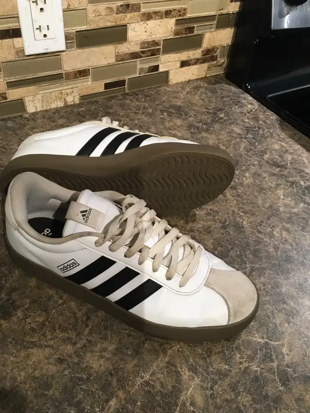 Adidas Shoes Men’s size 11 in Men's Shoes in Kitchener / Waterloo - Image 2