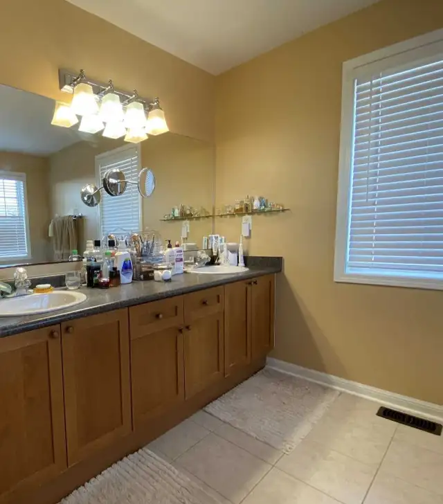 Modern 4-Light Chrome Bathroom Vanity Light Fixture in Indoor Lighting & Fans in Oakville / Halton Region - Image 4