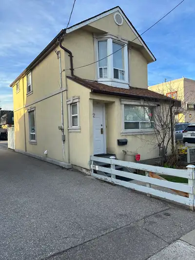 Features 2 spacious bedrooms with comfortable finishes Bright living areas with large windows and mo...