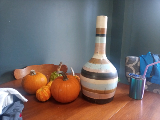 Crock Vase , Like New from Home Sense $15 Home Decor / Centrepie in Home Décor & Accents in Barrie