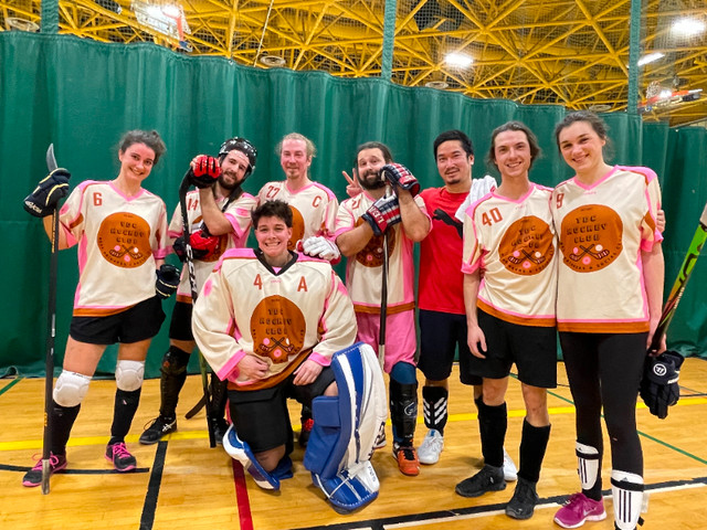 2 Joueuses de Hockey Balle Recherchées à ProCosom - Rabais 65% dans Groupes et loisirs  à Ville de Montréal - Image 2