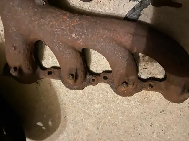 Exhaust Manifolds - Silverado or Sierra in Engine & Engine Parts in City of Toronto - Image 4