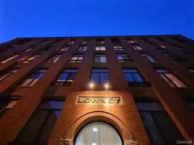 **BIENVENUE AU 1015 WILLIAM #106 -- LOWNEY 2 // GRIFFINTOWN** Situé au coeur de Griffintown, cet imm...