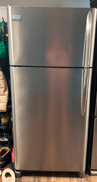 FRIGIDAIRE GALLERY FRIDGE - GREAT CONDITION!