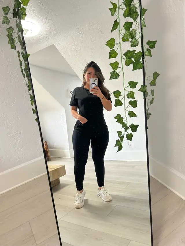 Massage Therapist64280283501313122