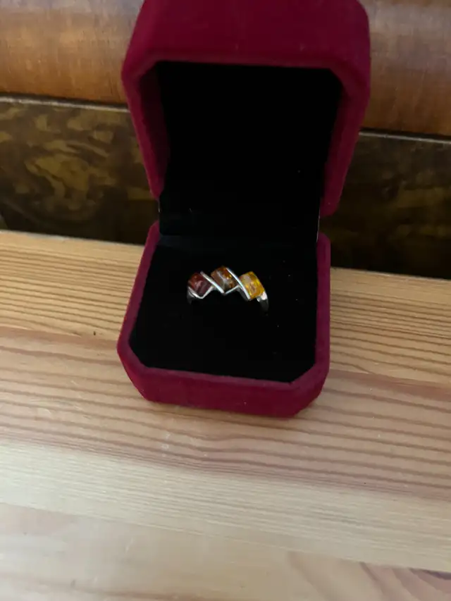 Baltic Amber Ring, size 7.5 in Jewellery & Watches in Ottawa - Image 2