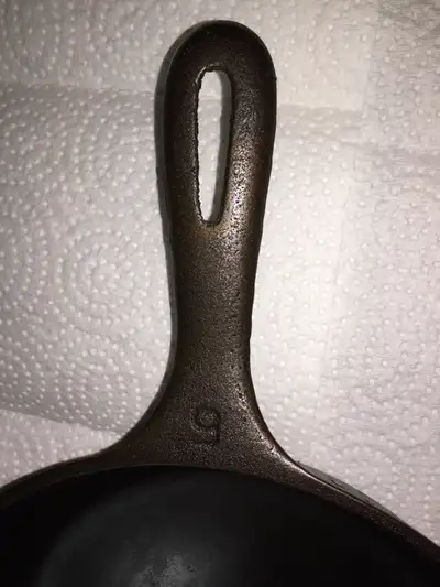 Vintage Unmarked WAGNER WARE   No 9   Cast Iron Pan, View more