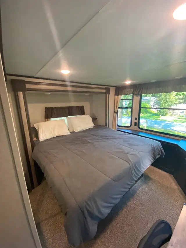 2020 Keystone RV Residence 40 LOFT in Park Models in Kawartha Lakes - Image 9